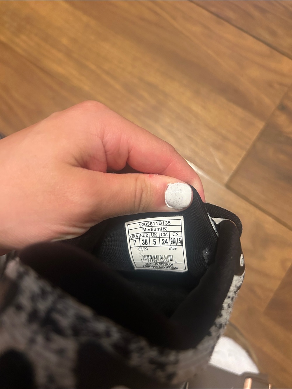 Black and white brooks womens 7 - Picture 6 of 7